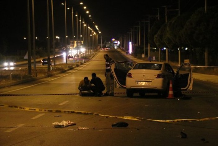 İzmir'de otomobilin çarptığı çift hayatlarını kaybetti