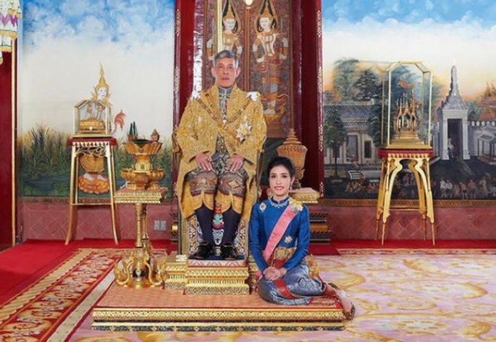 Tayland Kraliyet Sarayı 'resmi metres'in fotoğrafını yayımladı