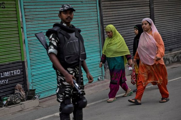 Hindistan, Keşmir'de ölen siviller için belge vermiyor