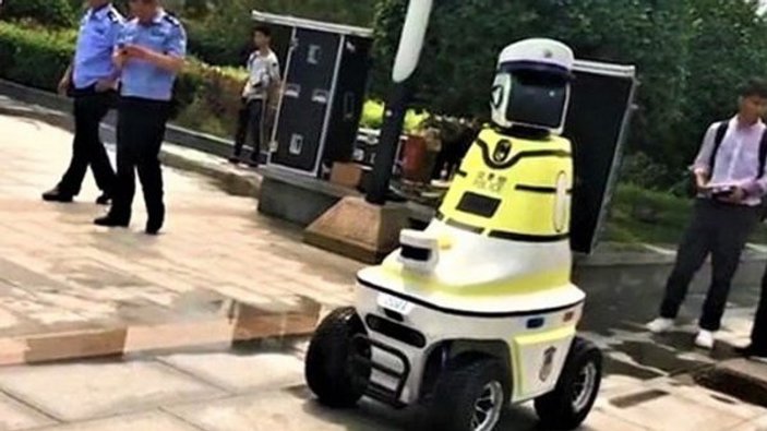 robot polis