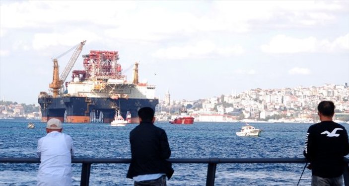 İstanbul Boğazı'nda dev petrol arama platformu