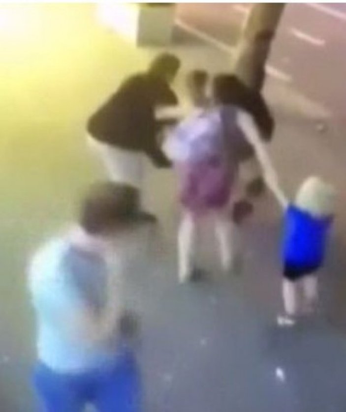 Gürcistan'da bir kadın 3 yaşındaki çocuğu bıçakladı