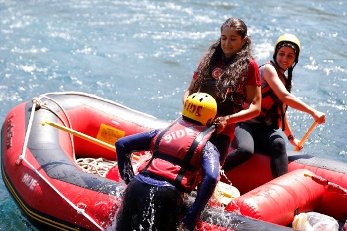 Antalya'nın rafting ustası Mihrican