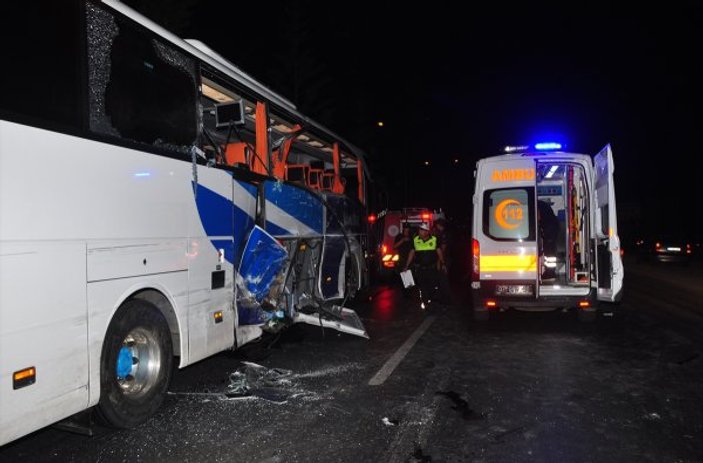 Antalya'da iki otobüs çarpıştı: 13 yaralı