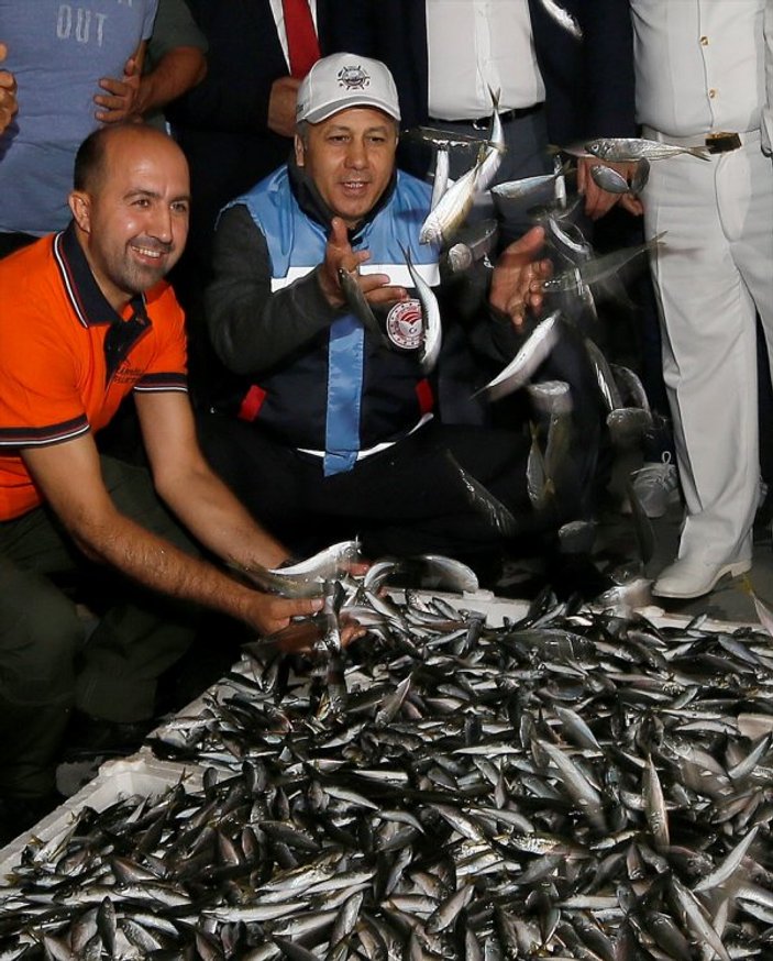 İstanbul Valisi Yerlikaya'dan balıkçılara karşılama