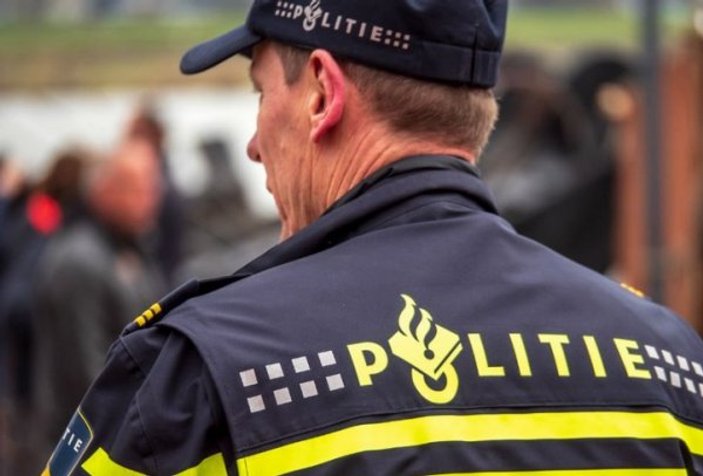 Hollanda'da düğün konvoyuna müdahale eden polisi dövdüler