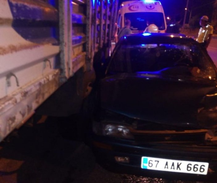 Polisin 'dur' ihtarına uymayınca kaza yaptı: 2 yaralı