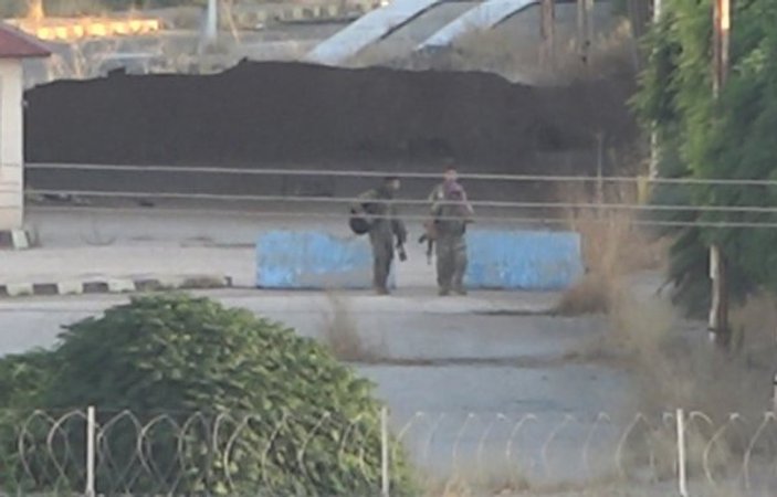 YPG’li teröristler sınırda görüntülendi