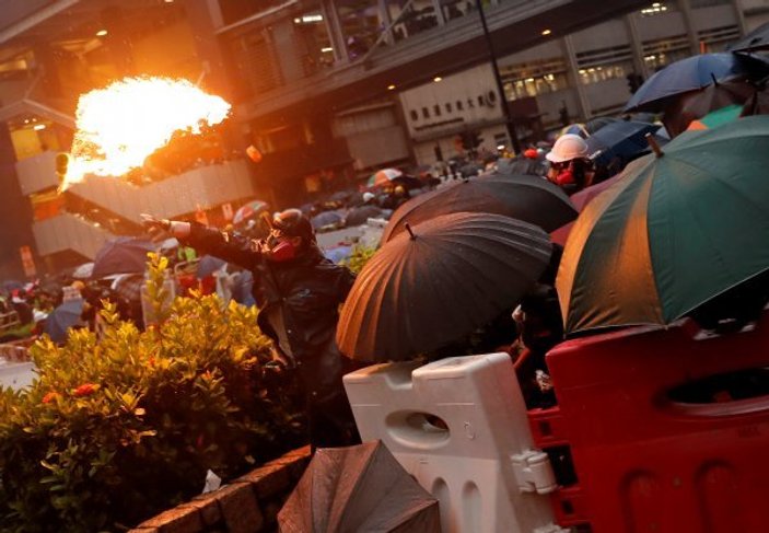 Hong Kong yönetimi yasa tasarısını geri çekiyor