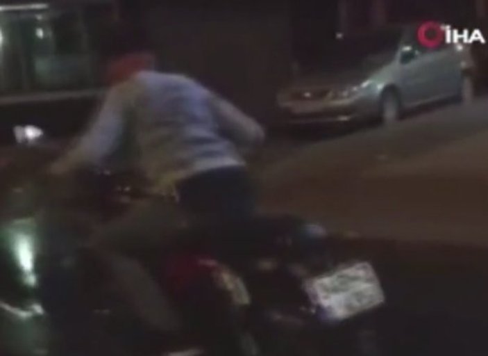 Motosikletle şov yapan gencin kazası kamerada