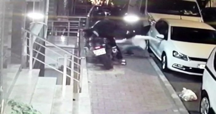 İstanbul'da motosiklet hırsızlığı kamerada