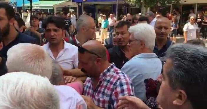 İzmir'de HDP'lilerin kayyum protestosuna 3 gözaltı