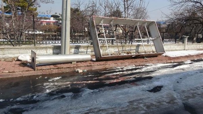Konya'da reklam panosu altında ölüme 15 bin lira ceza
