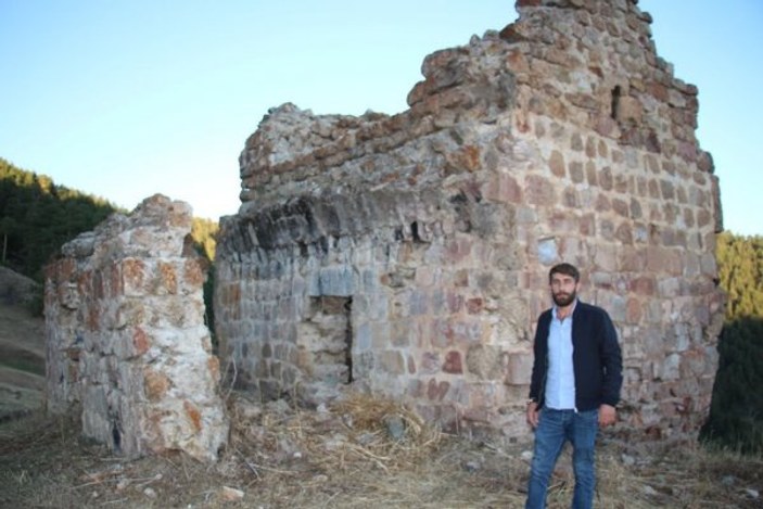 Erzurum'daki tarihi kiliseyi defineciler yok etti