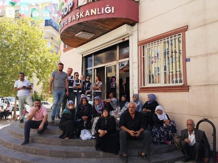 Çocukları için nöbet tutan Diyarbakır annelerine destek