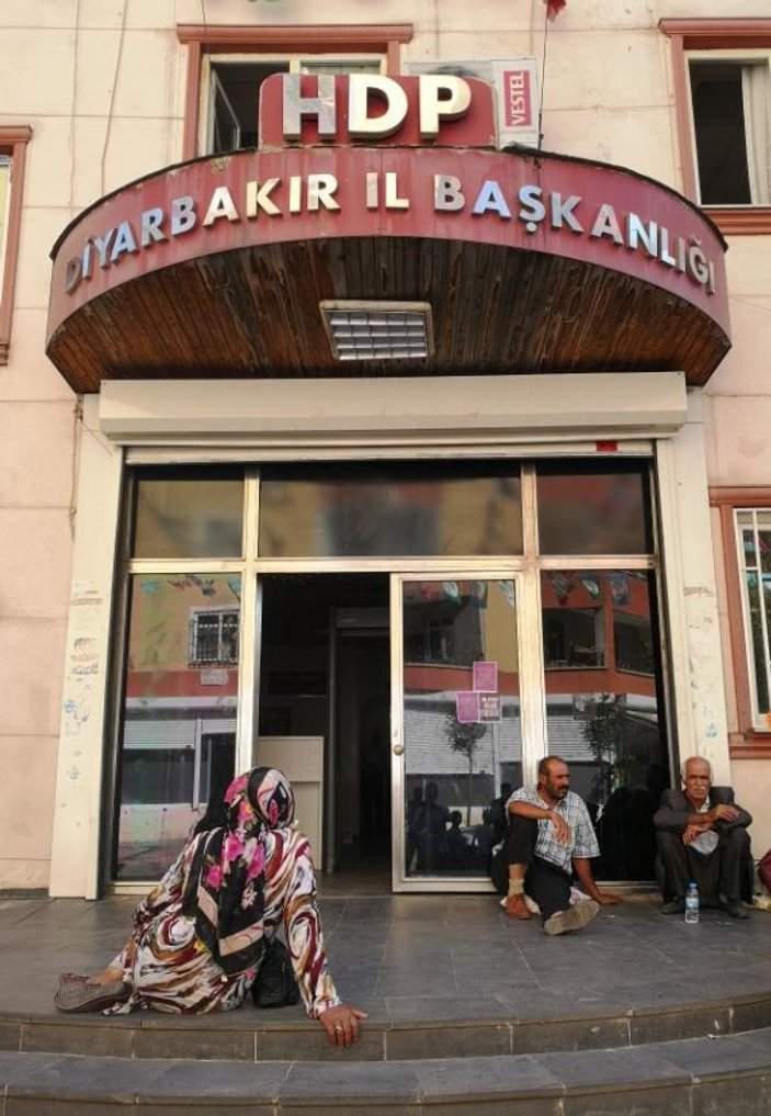 Çocukları için nöbet tutan Diyarbakır annelerine destek