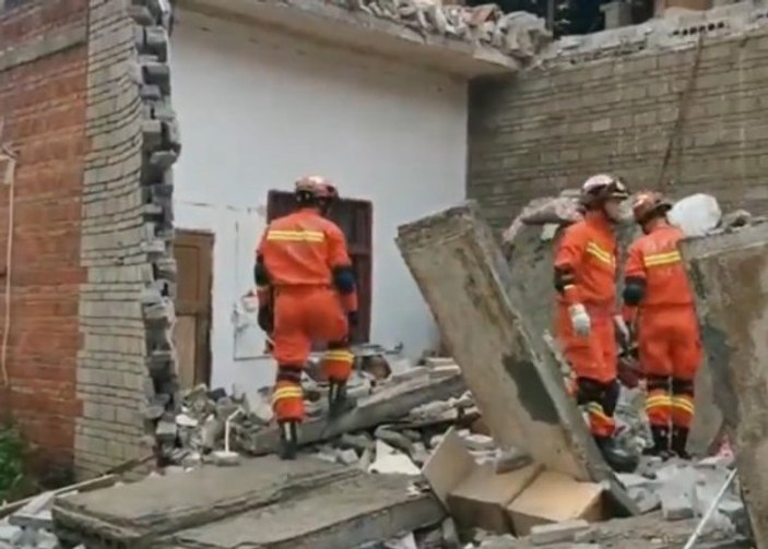 Çin'de deprem: Ölü ve yaralılar var