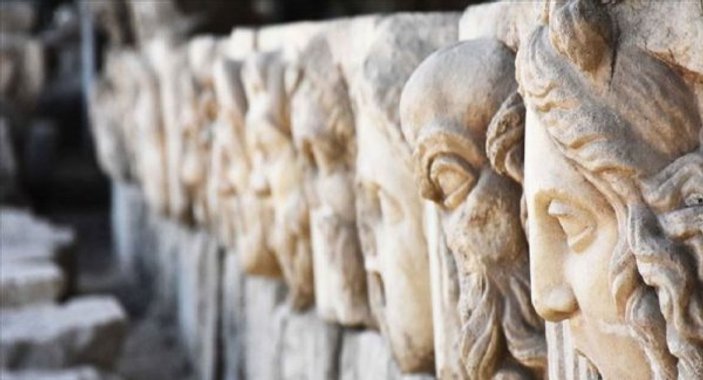 Muğla'da 2 bin 200 yıllık masklar gün yüzüne çıkarıldı
