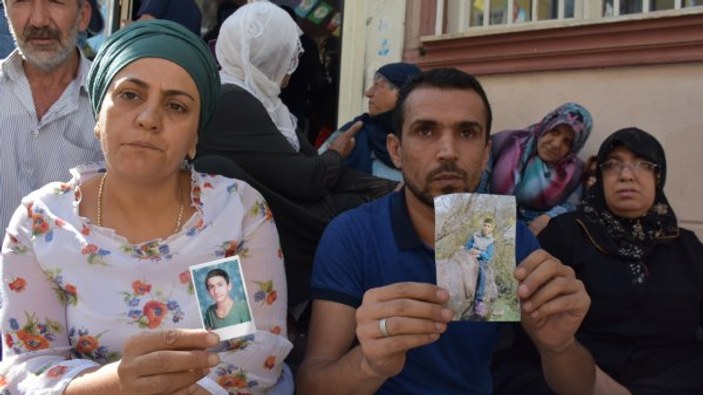 Diyarbakır'da HDP önünde ailelerin nöbeti sürüyor