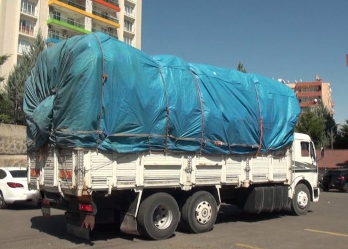 Diyarbakır'da saman yüklü kamyondan esrar çıktı