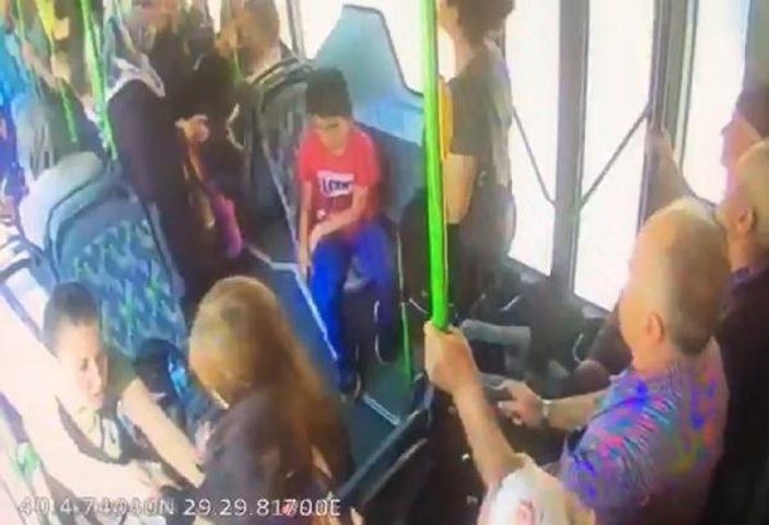 Otobüste bayılan genç kadını şoför hastaneye yetiştirdi