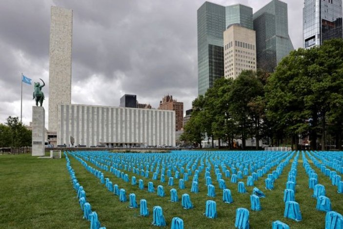 UNICEF, savaşta ölen çocuklar için çanta-mezarlık yaptı