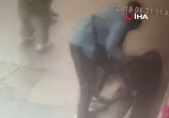 Beyoğlu'nda köpek tarafından ısırılan turist