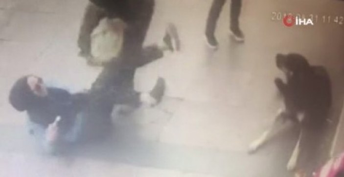 Beyoğlu'nda köpek tarafından ısırılan turist