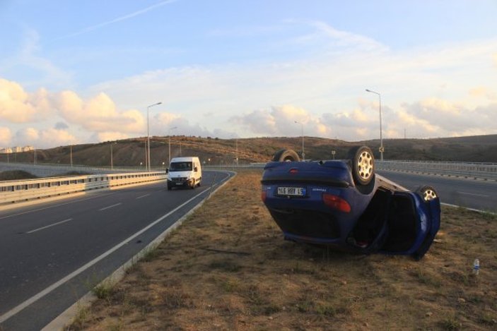 İstanbul'da takla atan aracın sürücüsü yaralandı