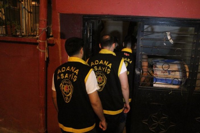 Adana'da dolandırıcılık yapan kargo şebekesi yakalandı
