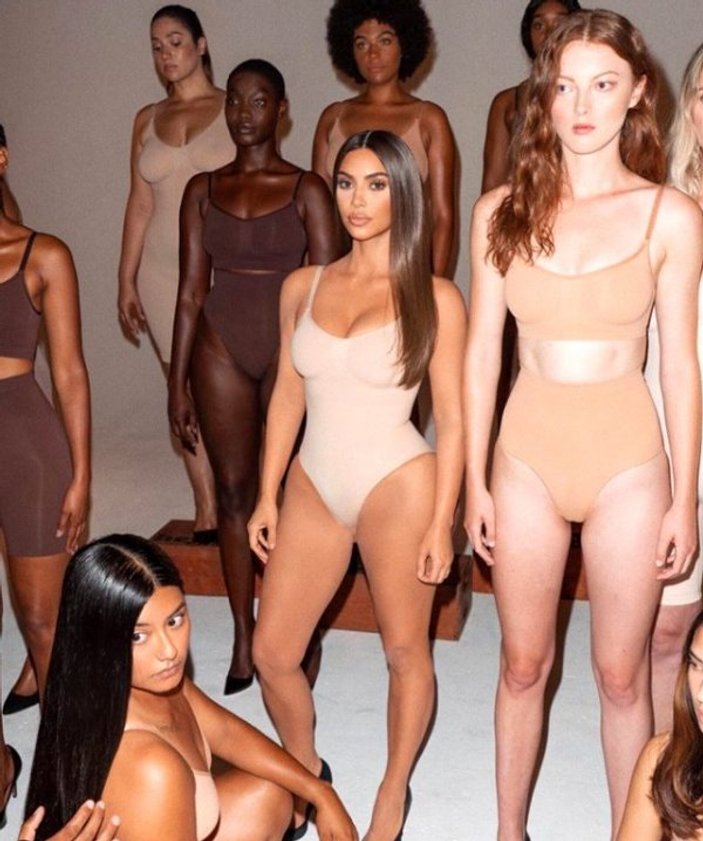 Kim Kardashian korsesini çıkarırken altını ıslattı