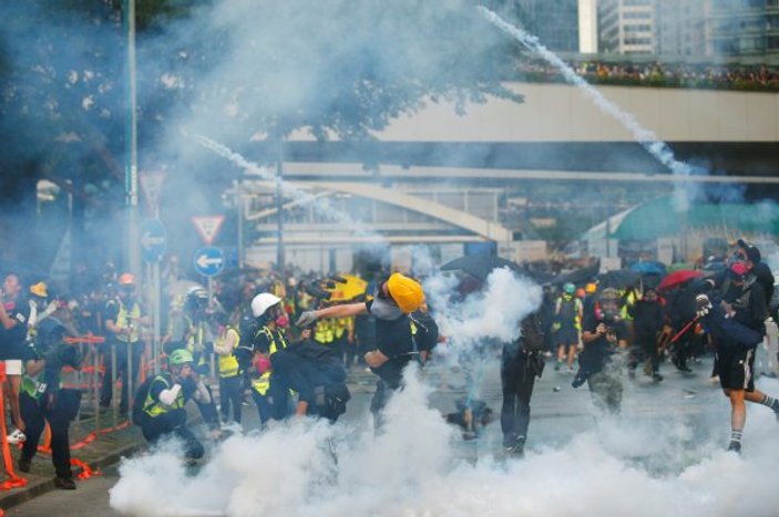 Hong Kong'da protestoların önüne geçilemedi