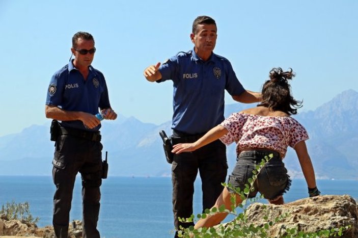 Antalya'da polisin alkollü kadınla imtihanı