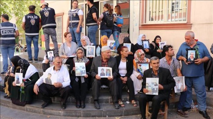 Diyarbakır'da oturma eylemine İranlı aileler katıldı