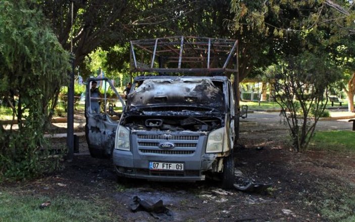 Antalya'da işçileri taşıyan kamyon alev aldı: 1 yaralı