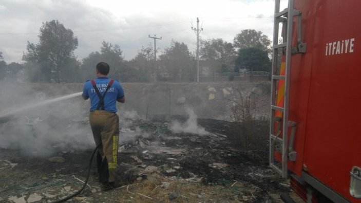 Bursa'da metro istasyonu yakınında çıkan yangın korkuttu
