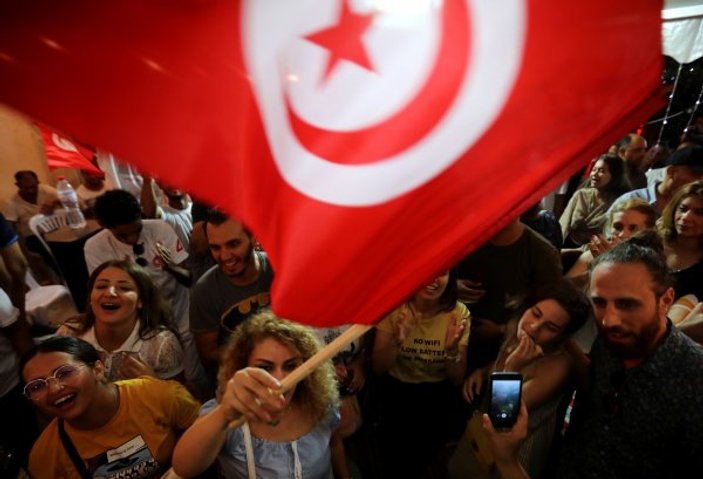 Tunus'ta cumhurbaşkanlığı seçimleri için ikinci tur heyecanı