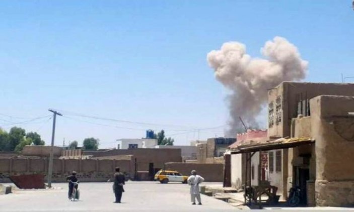 Afganistan Cumhurbaşkanı'nın mitinginde bombalı saldırı