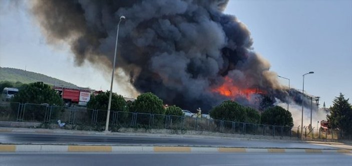 Tuzla’da sanayi bölgesinde yangın
