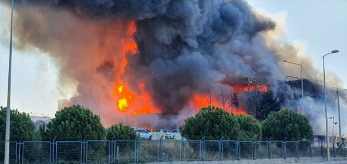 Tuzla’da sanayi bölgesinde yangın