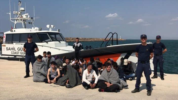 Botları batan mültecileri Sahil Güvenlik kurtardı