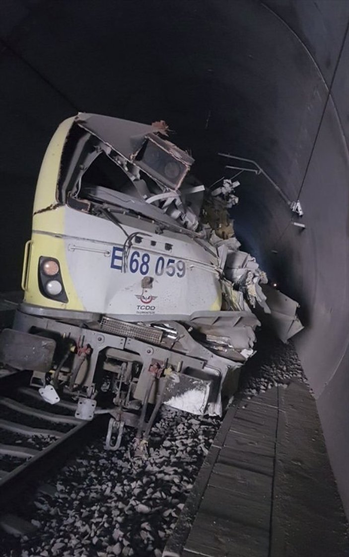 Bilecik'te kılavuz tren raydan çıktı: 2 ölü