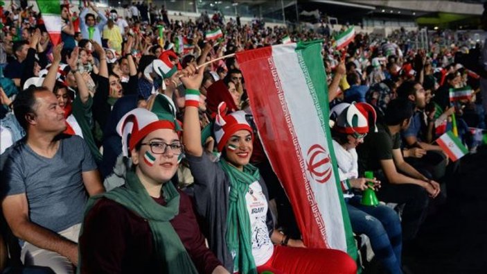 İran'da kadınların stadyum mücadelesi