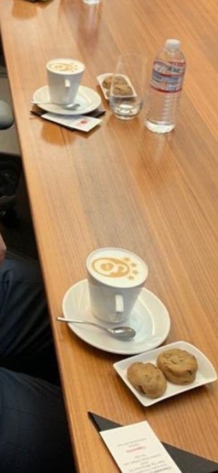 Google Binali Yıldırım'a G.Saray logolu kahve ikram etti