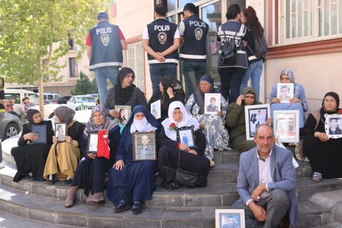 Tehditlere rağmen anneler HDP önündeki eylemini sürdürüyor