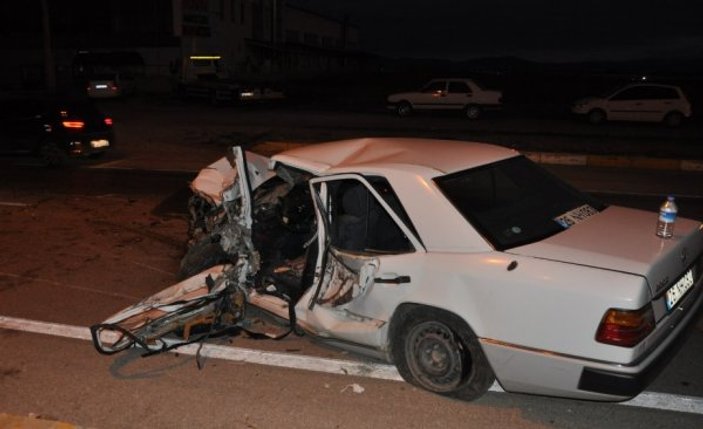 Otomobil ata çarptı: 1 ölü, 2 yaralı