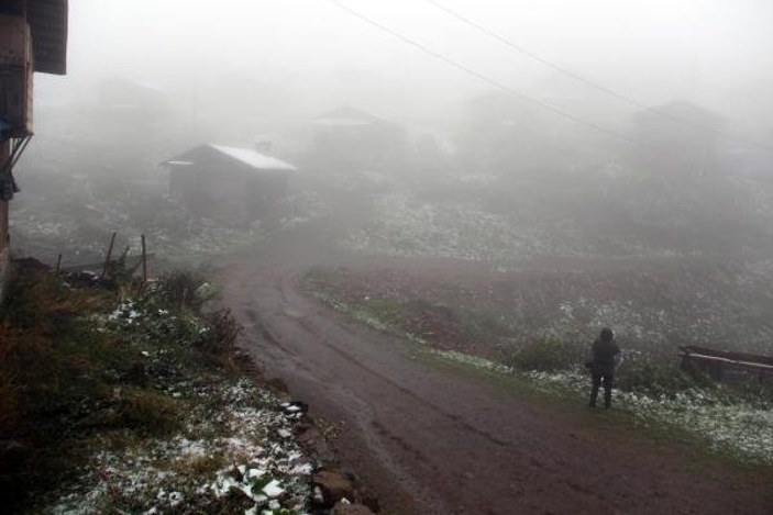Ardahan'ın yükseklerinde kar yağışı