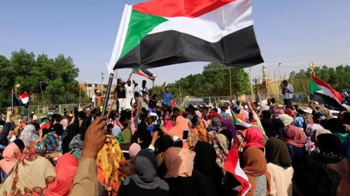 Sudan'da öldürülen protestocular için komisyon kurulacak