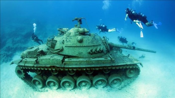 Akdeniz'de su altı meraklılarının ilgisini çeken tank
