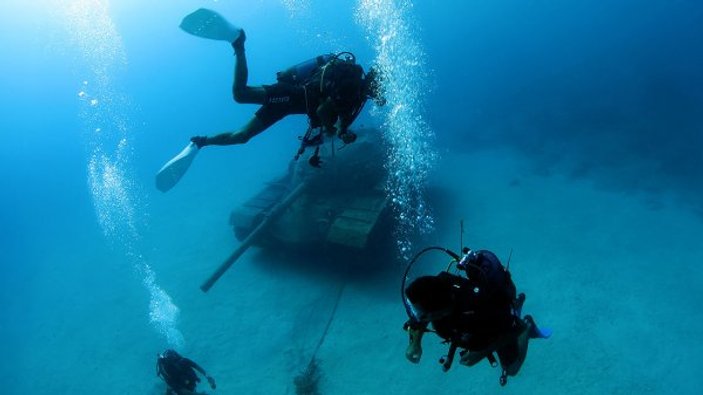 Akdeniz'de su altı meraklılarının ilgisini çeken tank